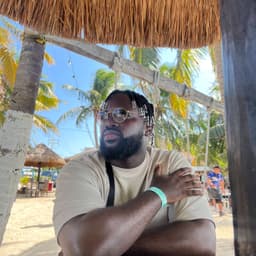 avatar Travis  H