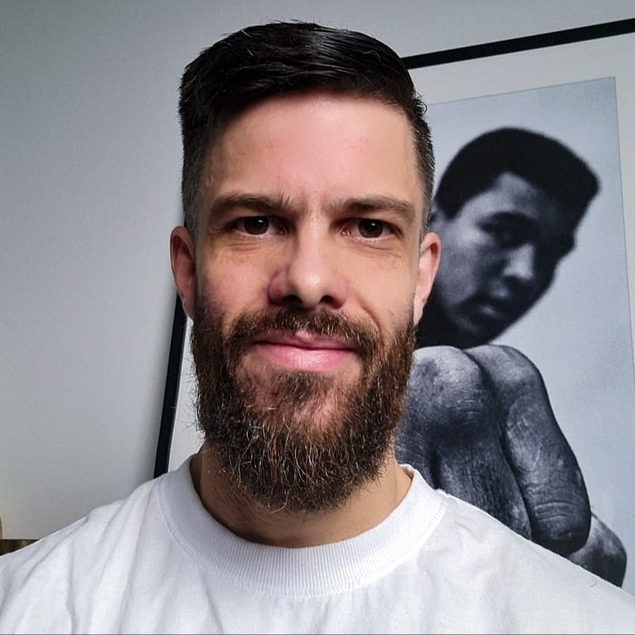 Nik M avatar